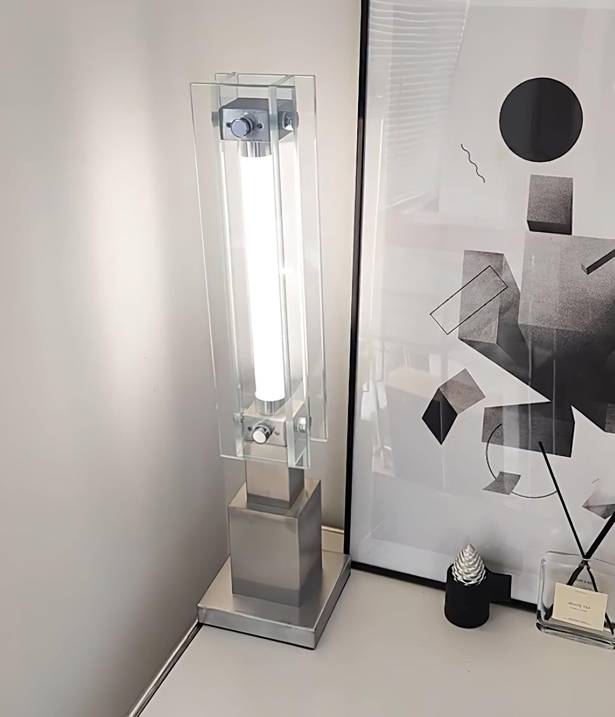 Modern bordslampa i akryl från Uloril