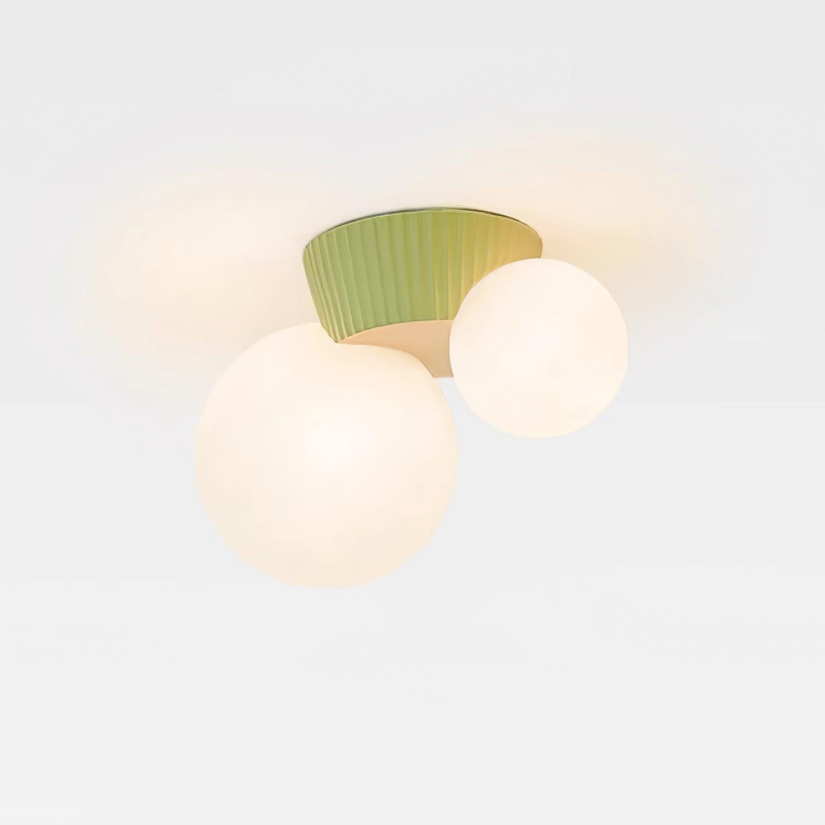 Tovae-loftlampe med legende asymmetri og to kugler i matteret glas