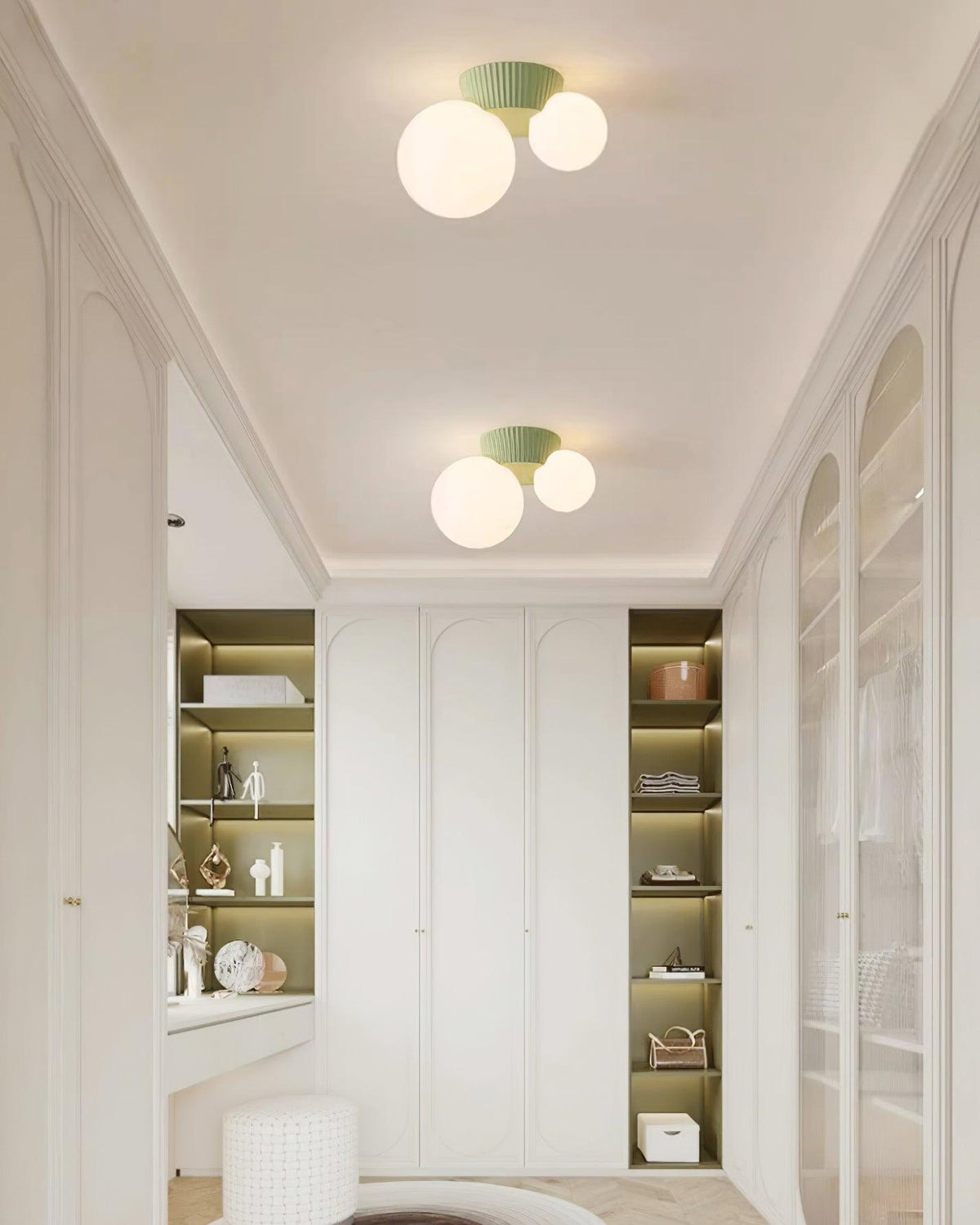 Tovae-loftlampe med legende asymmetri og to kugler i matteret glas