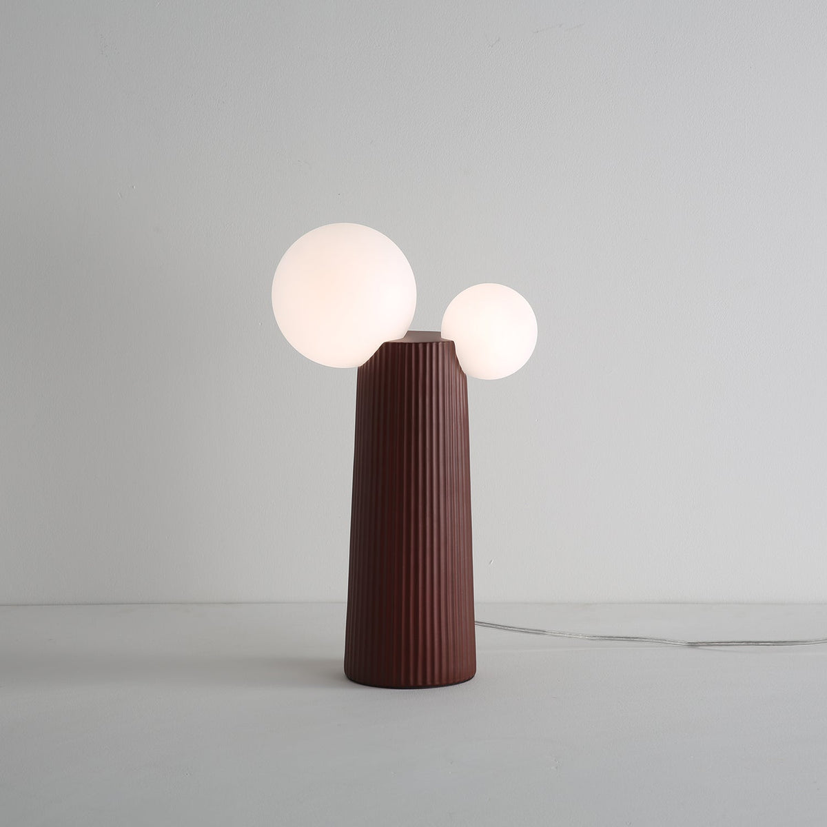 Zenithre lekfull bordslampa i harts och plast