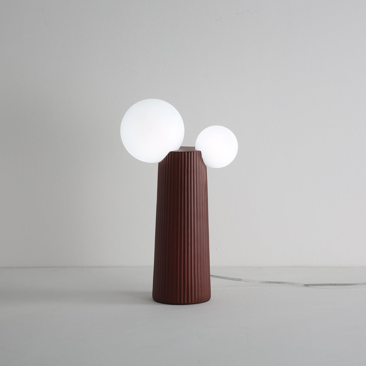 Zenithre lekfull bordslampa i harts och plast