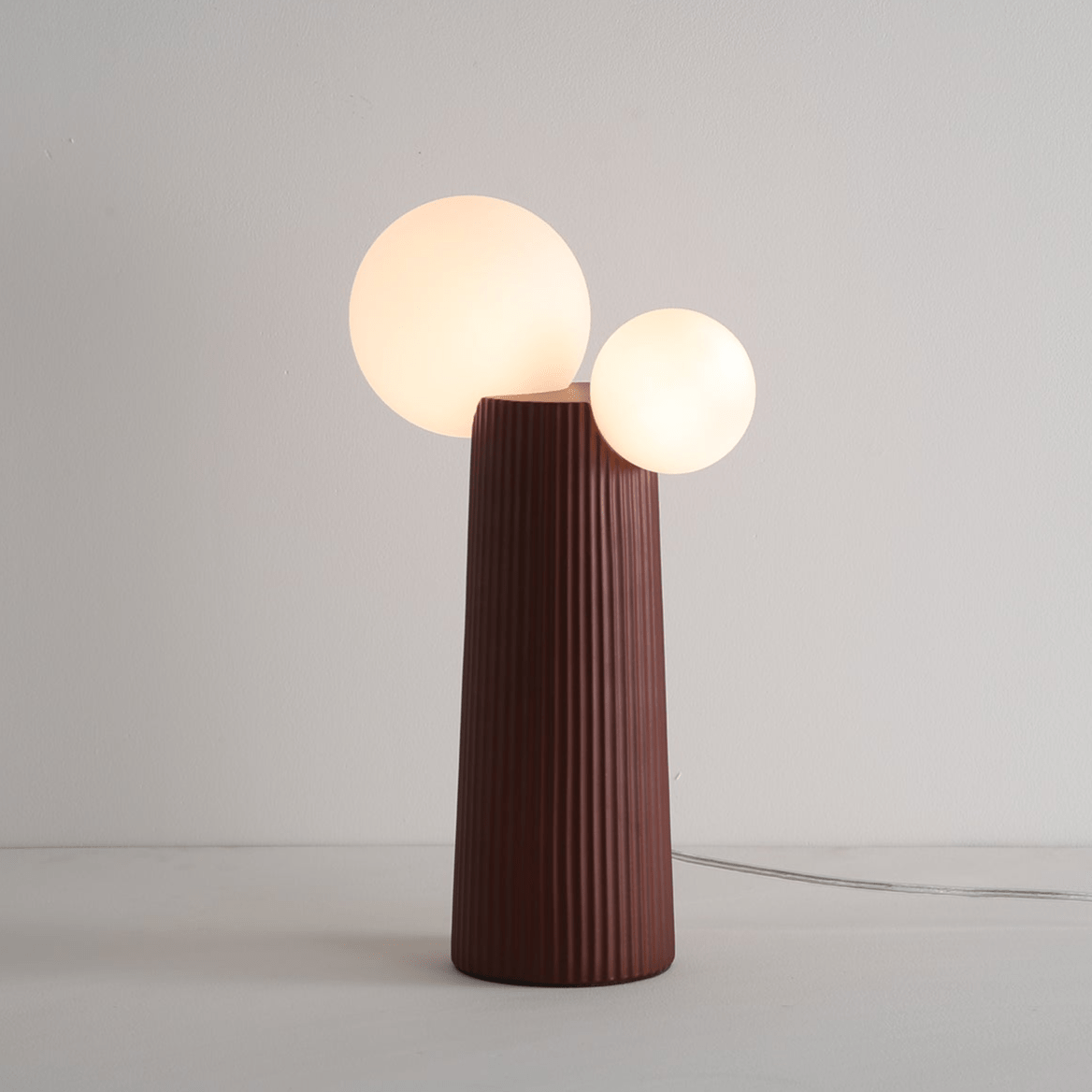 Zenithre lekfull bordslampa i harts och plast