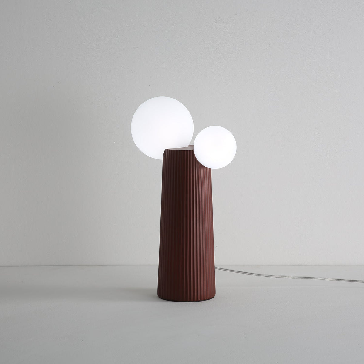 Zenithre lekfull bordslampa i harts och plast