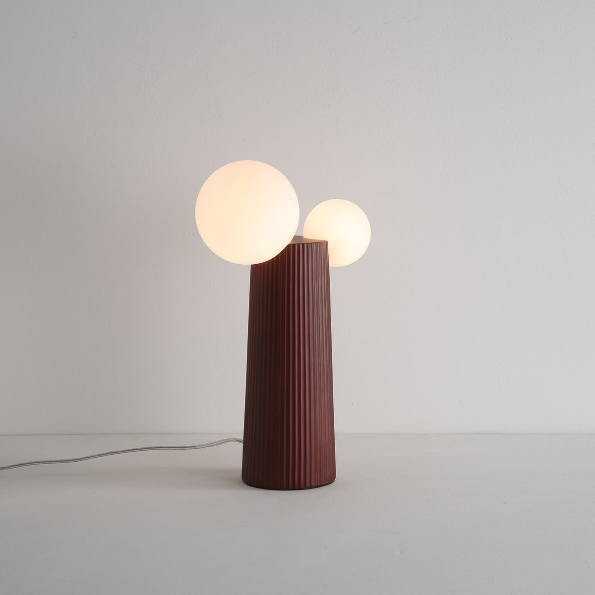 Zenithre lekfull bordslampa i harts och plast