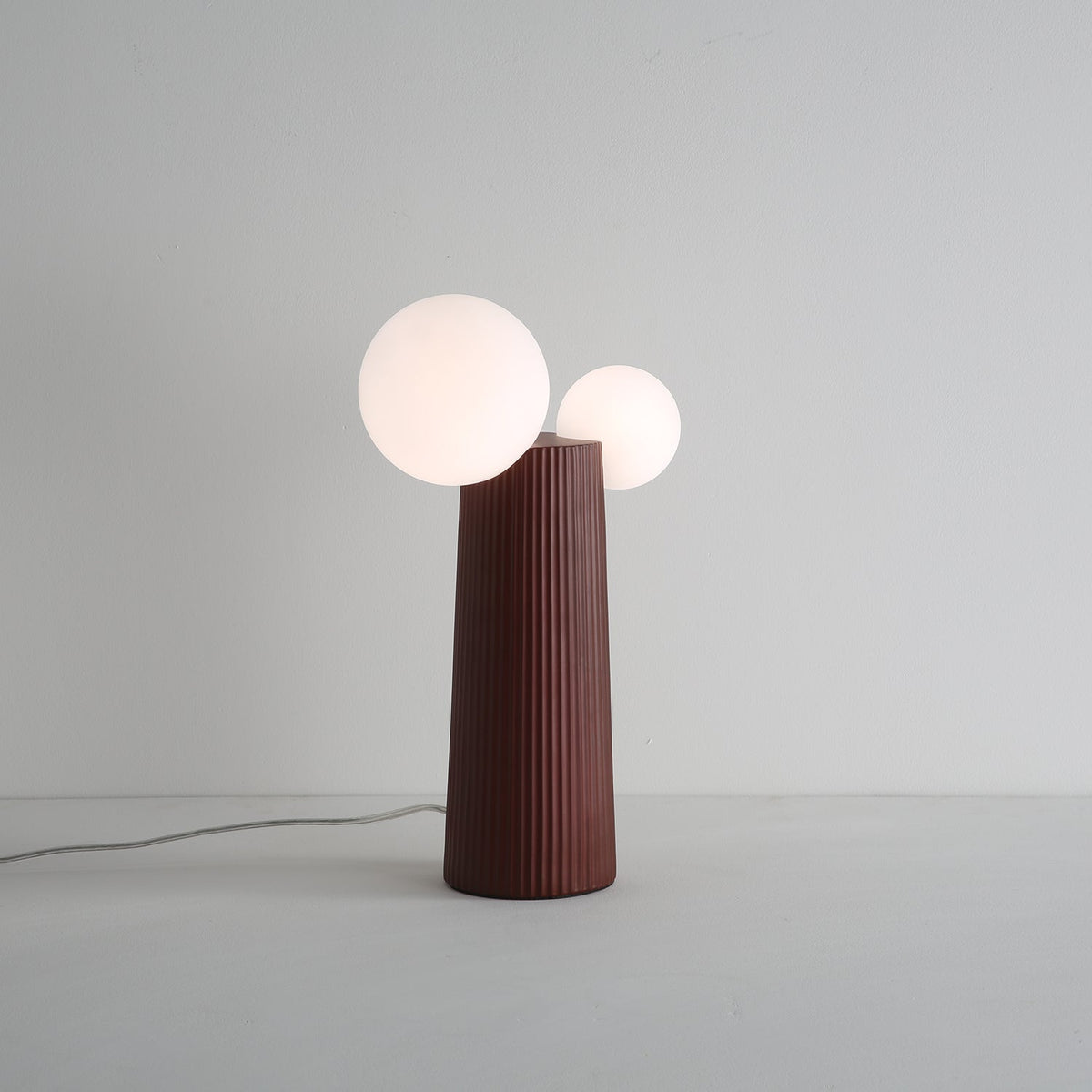 Zenithre lekfull bordslampa i harts och plast