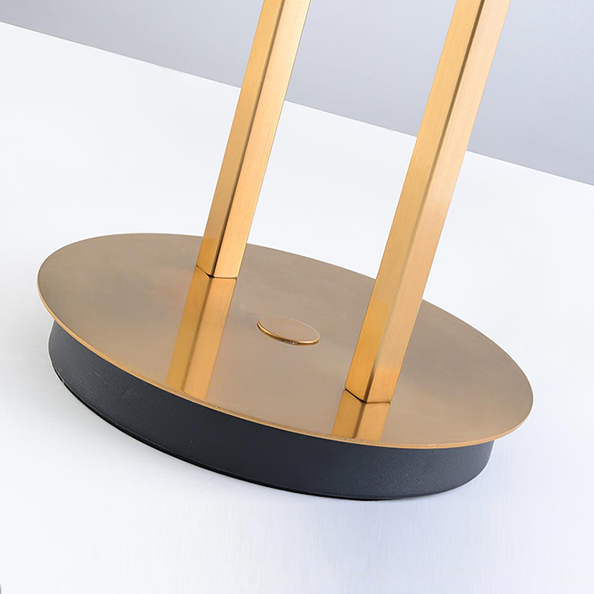 Moderne metalbordlampe Teriinira