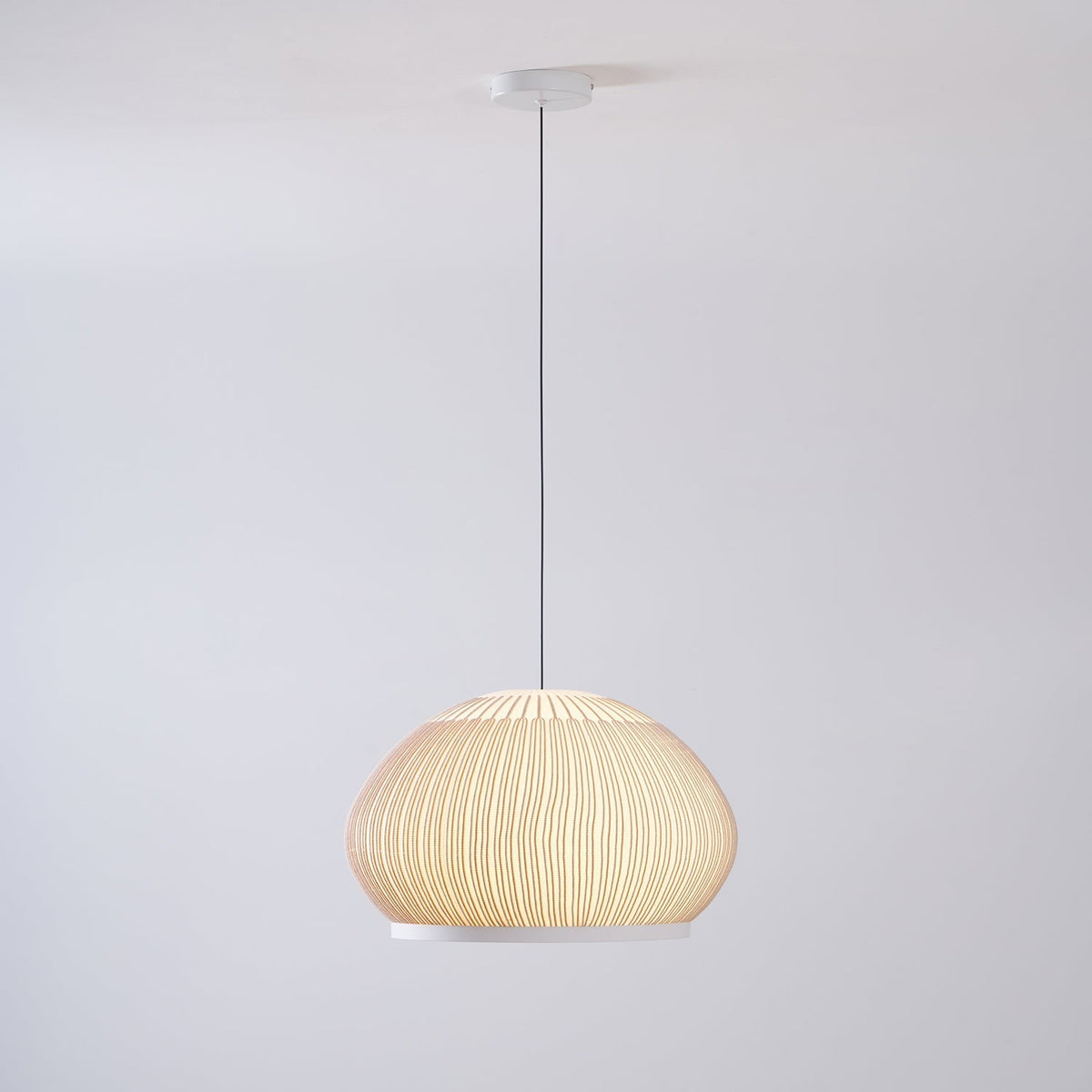 Lineiella minimalistisk pendellampa i tyg