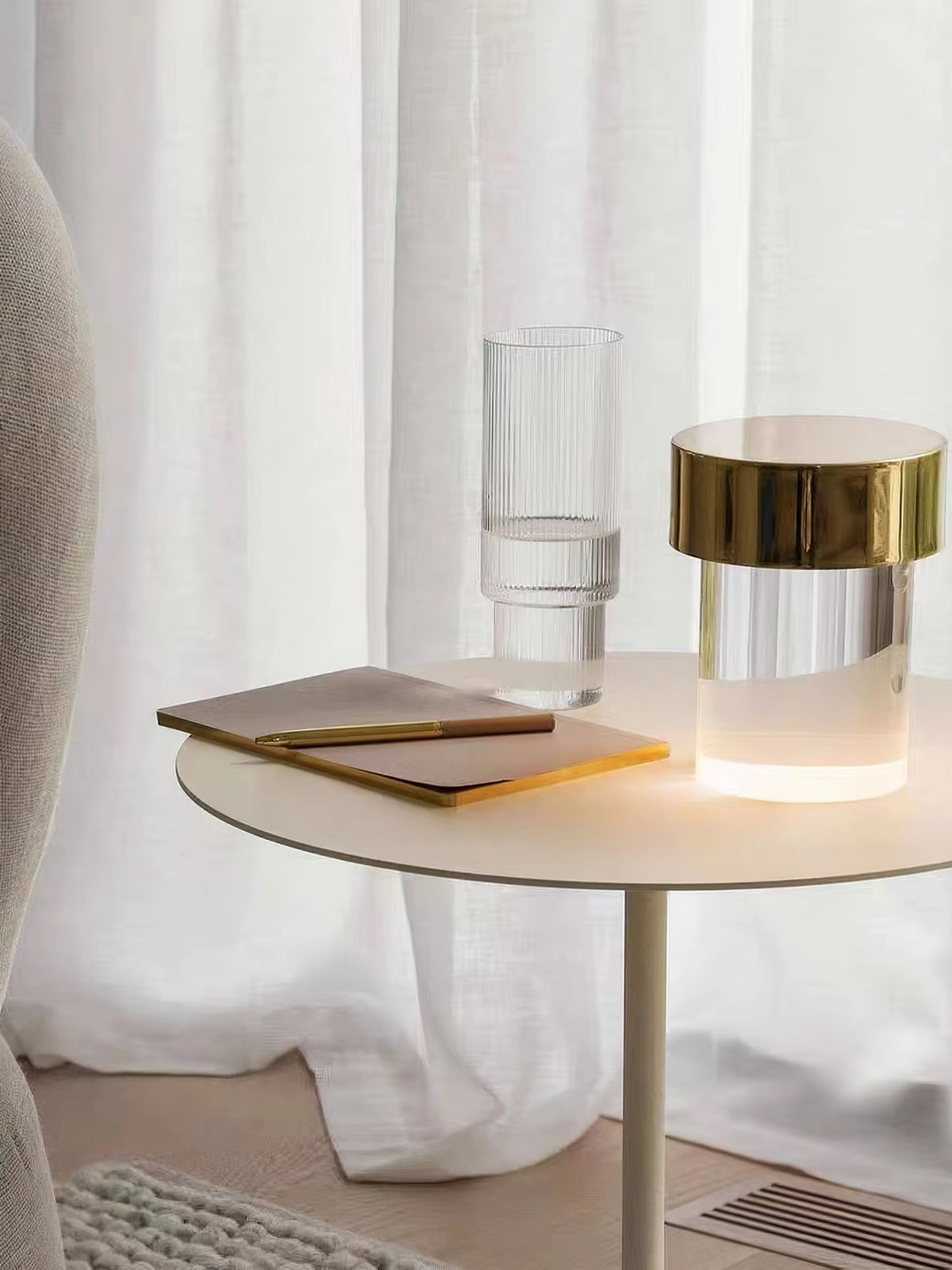 Pryden minimalistisk bordlampe