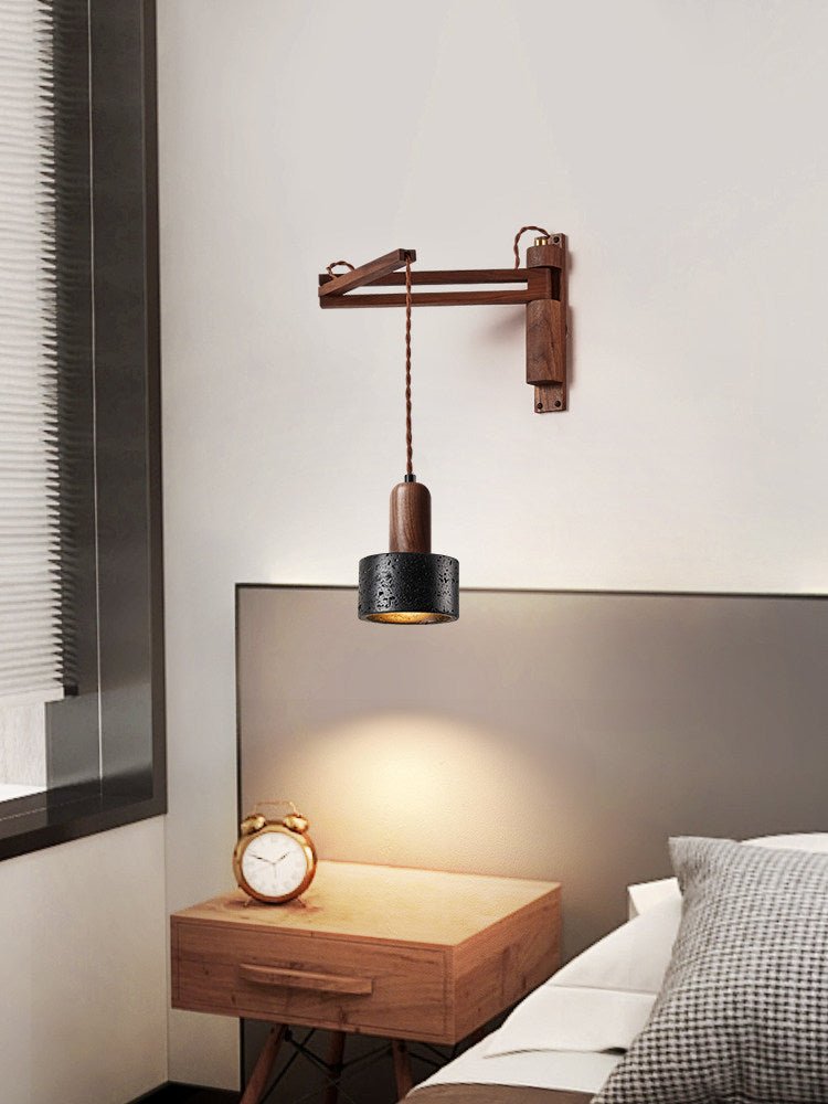 Vamki justerbar vägglampa i svart travertin och trä