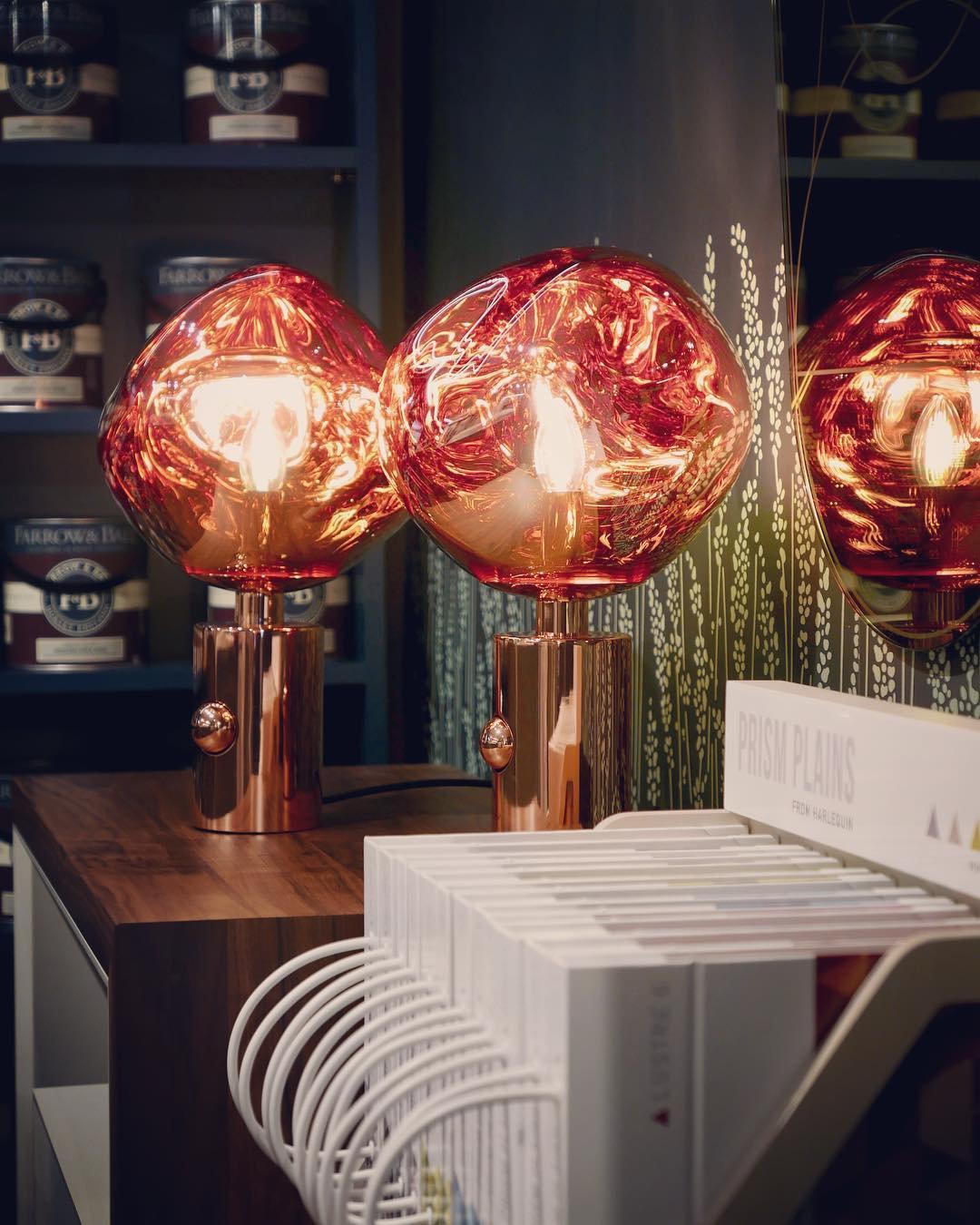 Velan kunstnerisk bordlampe