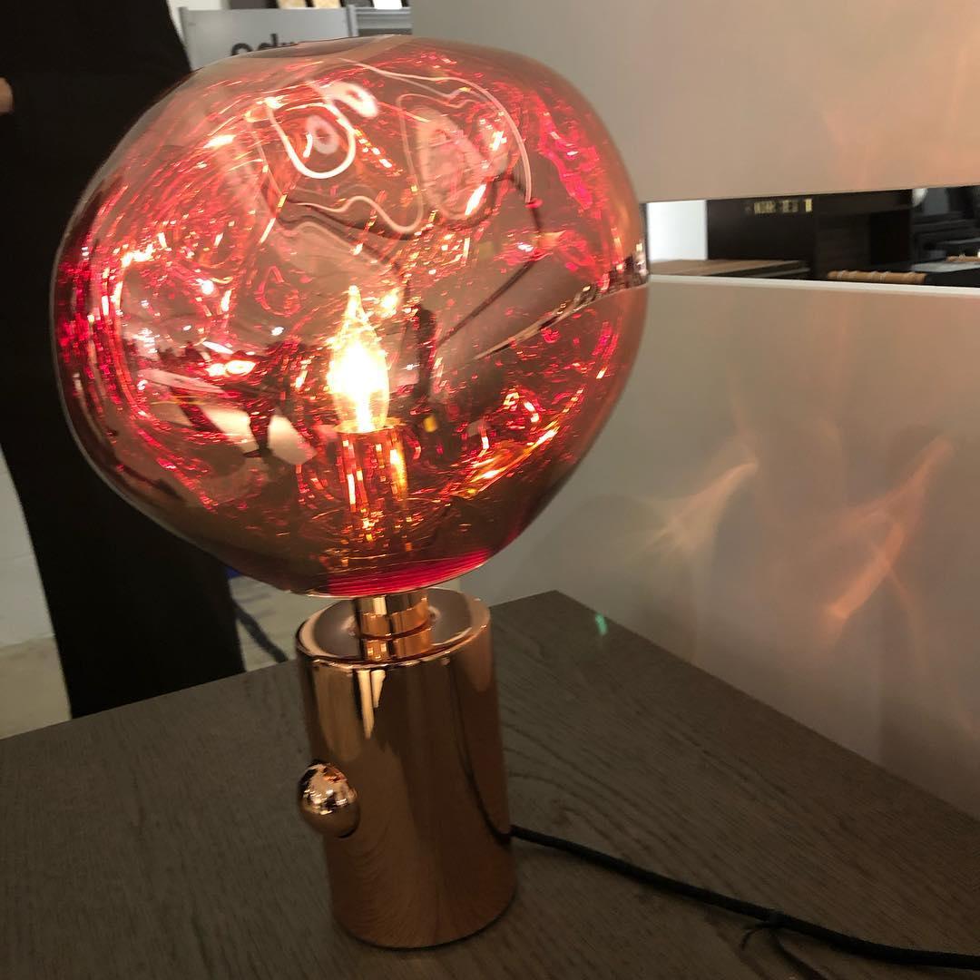 Velan kunstnerisk bordlampe