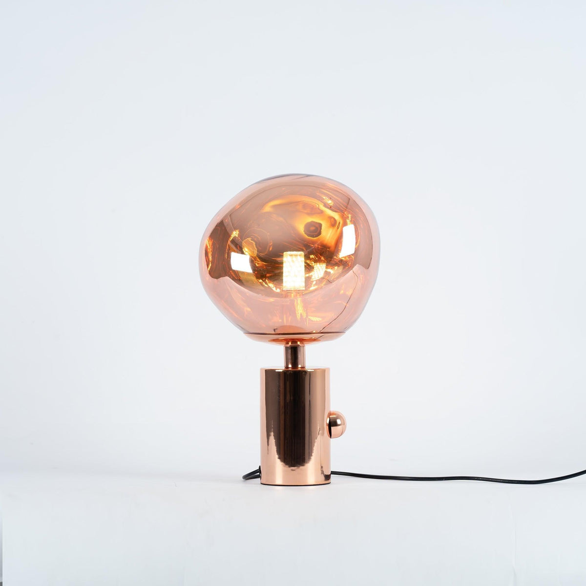Velan kunstnerisk bordlampe