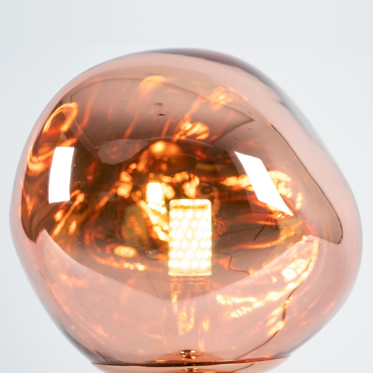 Velan kunstnerisk bordlampe