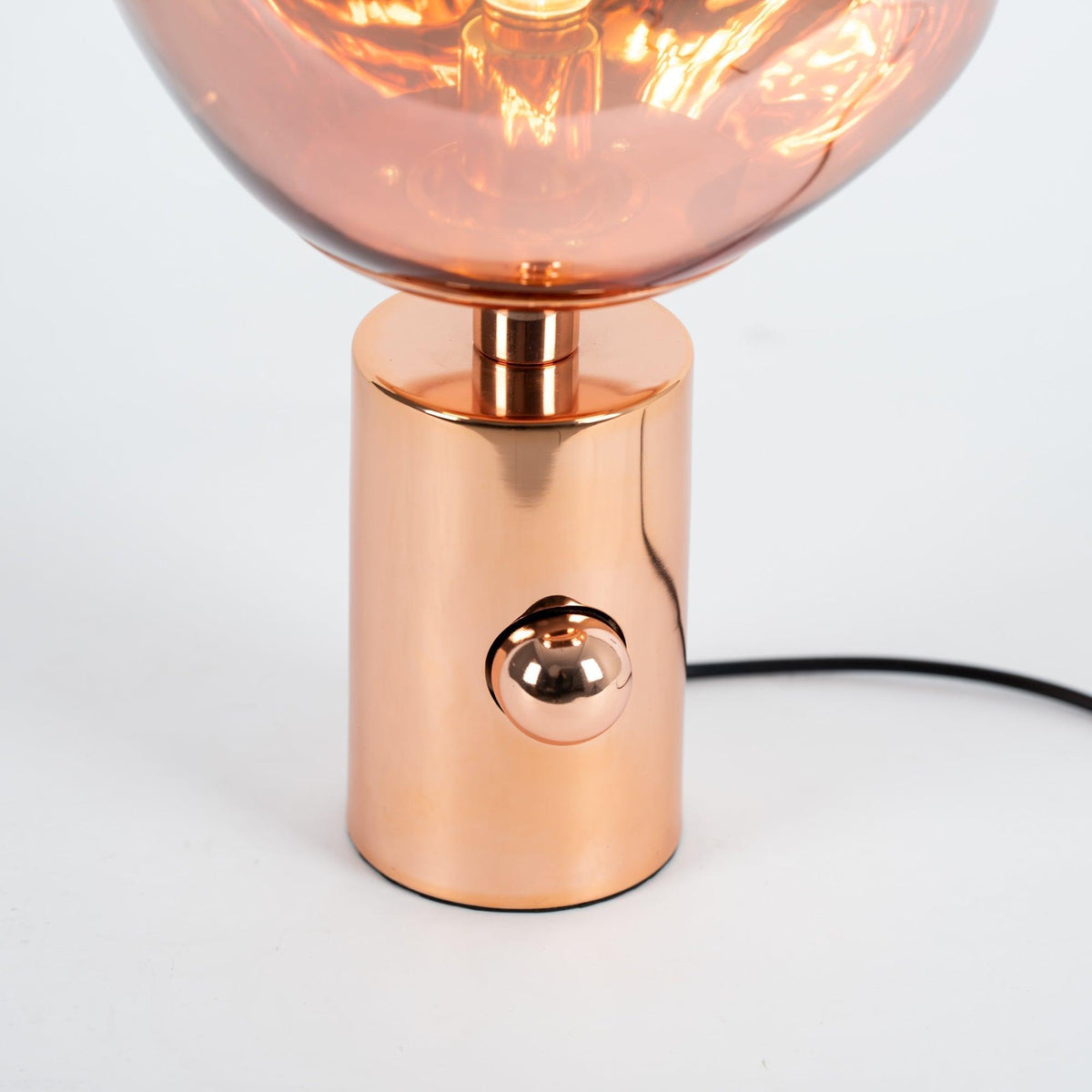 Velan kunstnerisk bordlampe