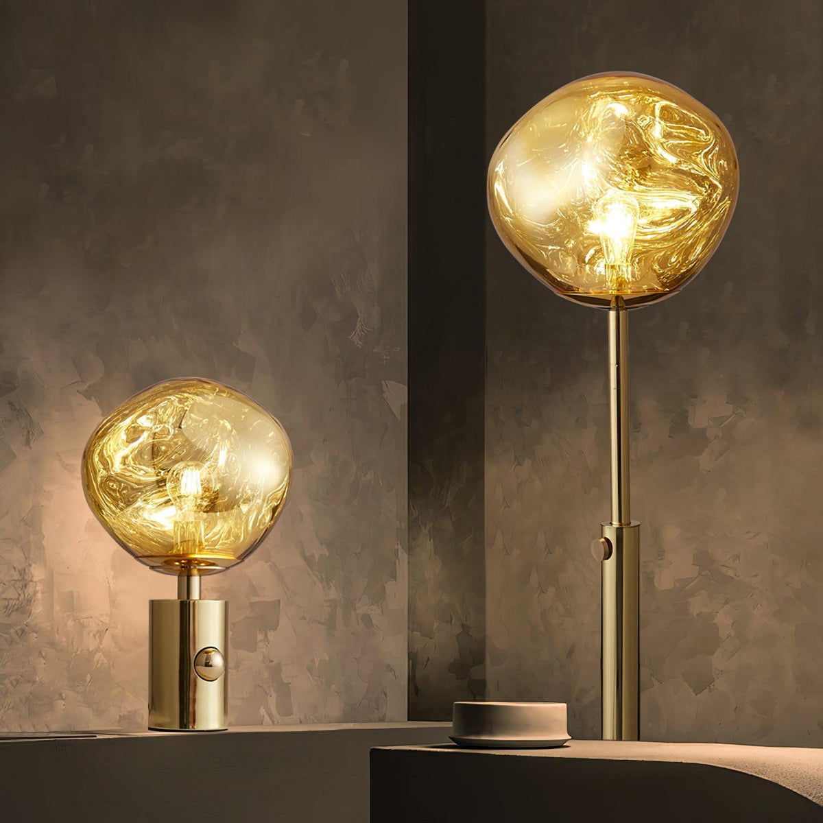 Velan kunstnerisk bordlampe