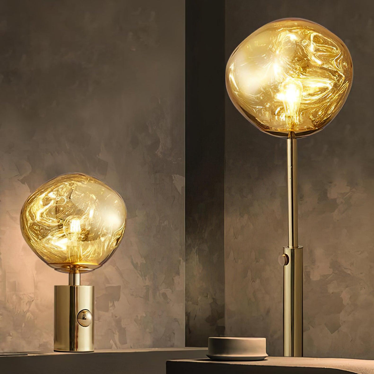Velan kunstnerisk bordlampe