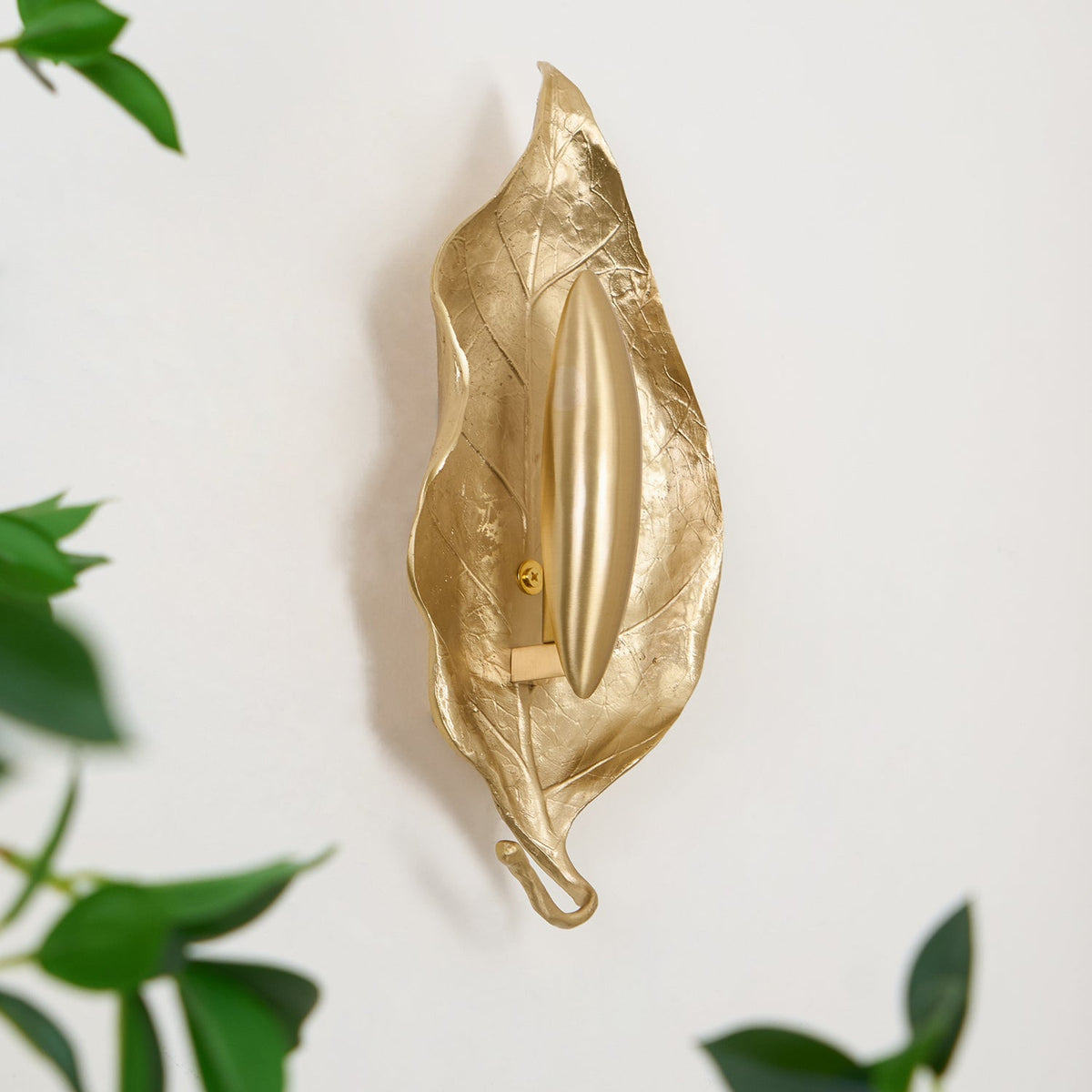 Candeeiro de Parede Corsel em Latão, Folha de Arte Nórdica
