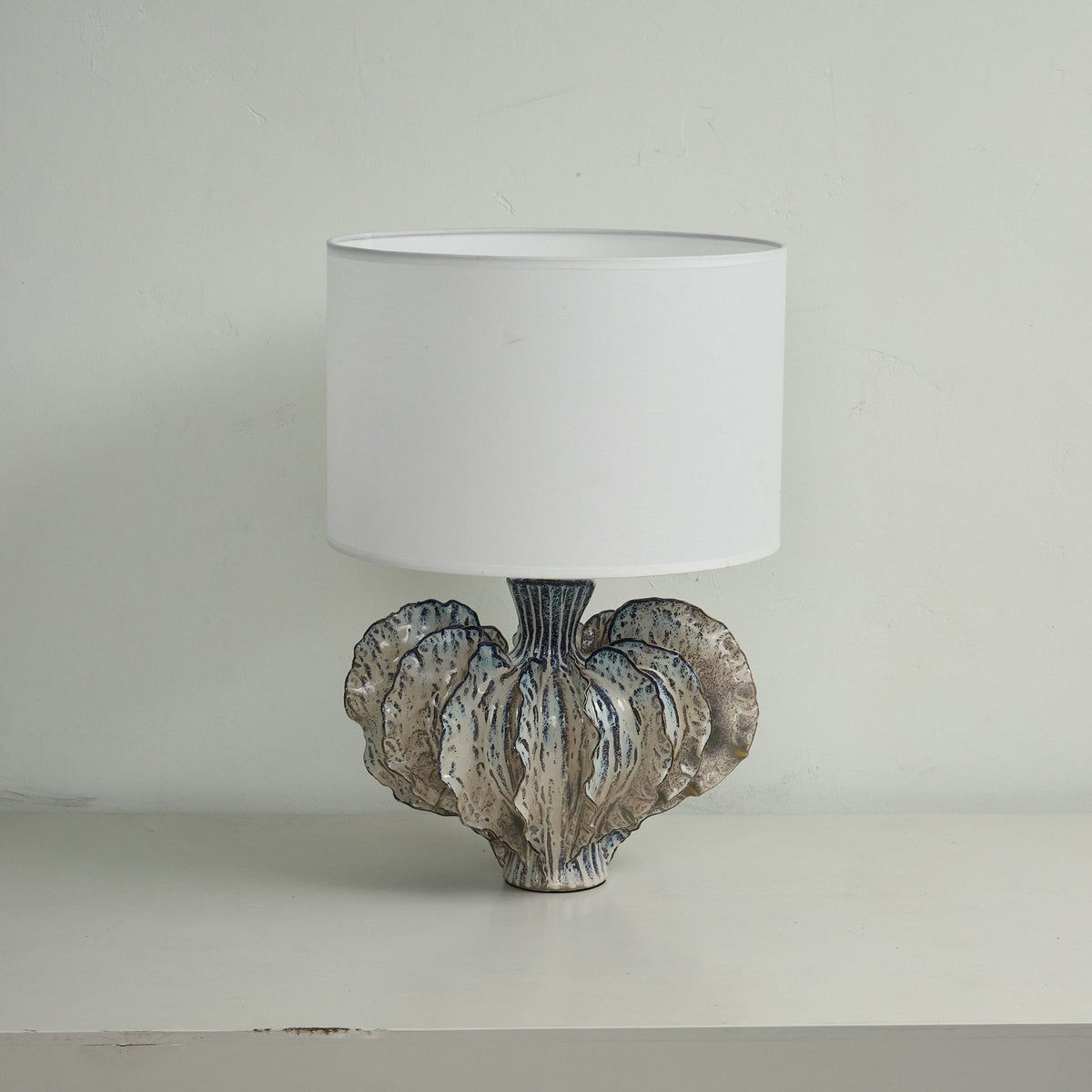 Bladformet keramisk bordlampe
