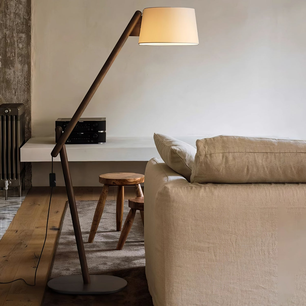 Cethar skandinavisk golvlampa i textil