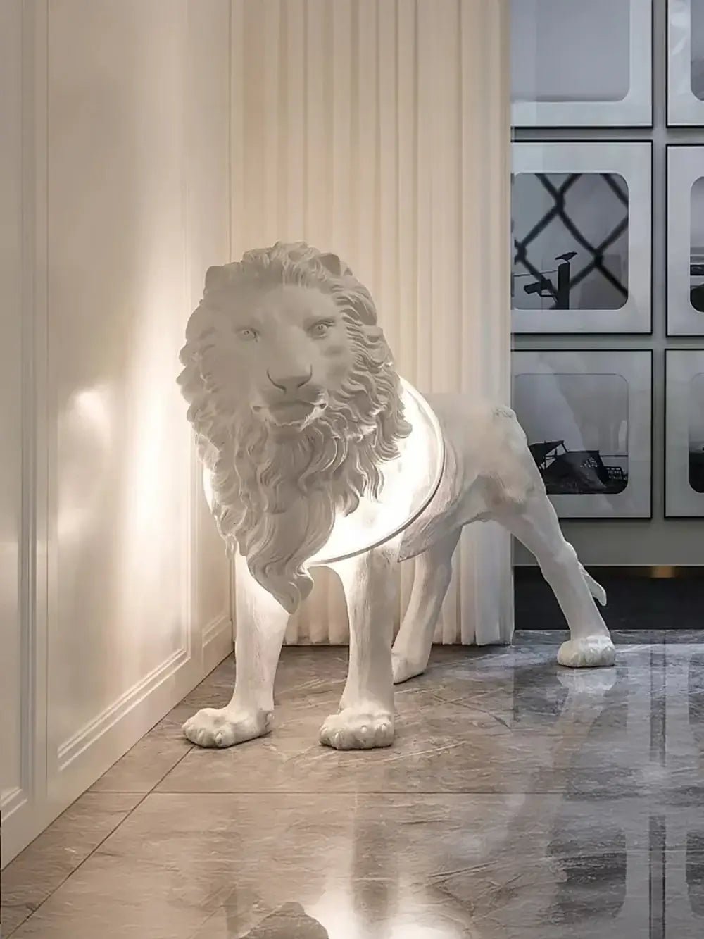 Brynis gulvlampe med løveskulptur