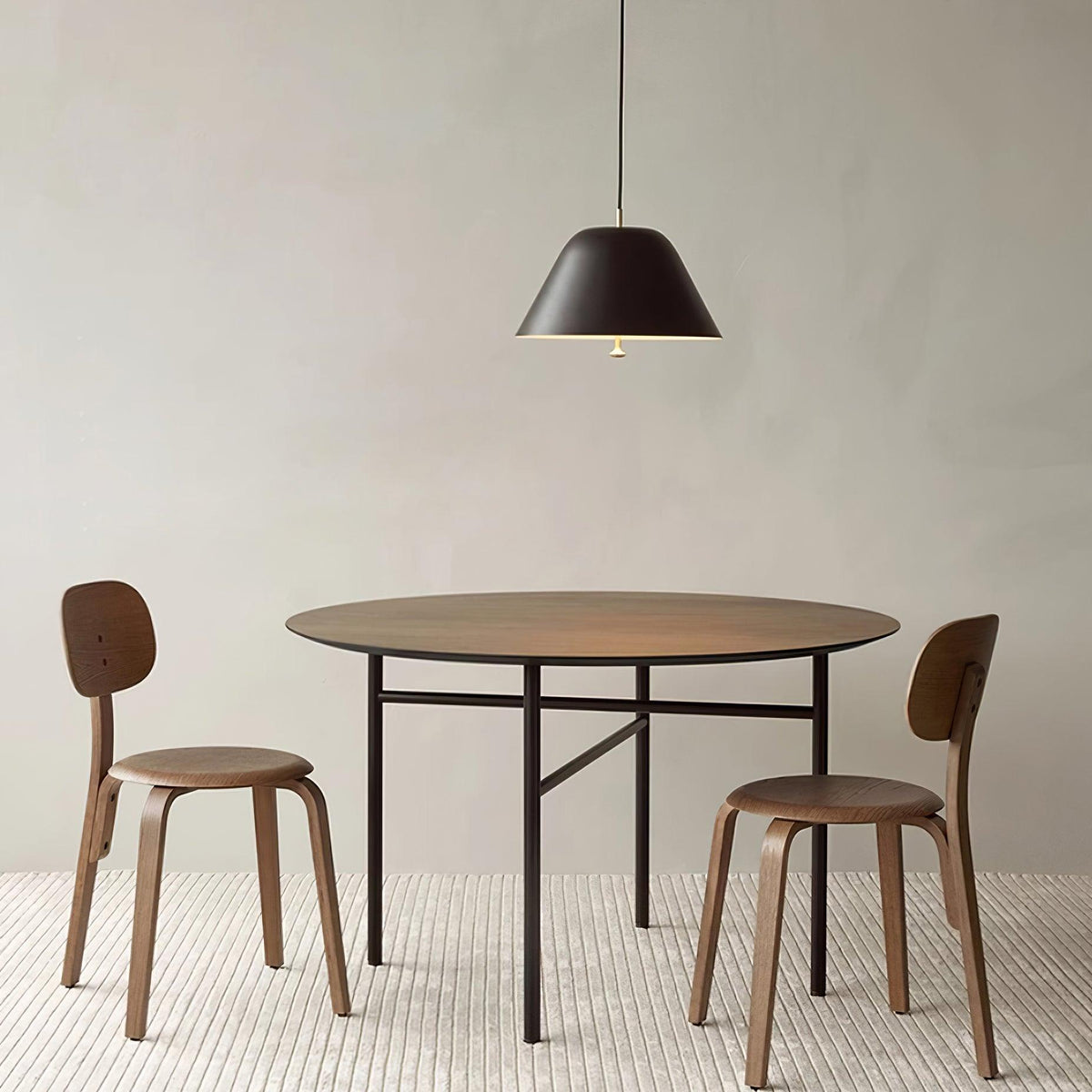 Moderne pendel med metalskærm i grøn og hvid, minimalistisk
