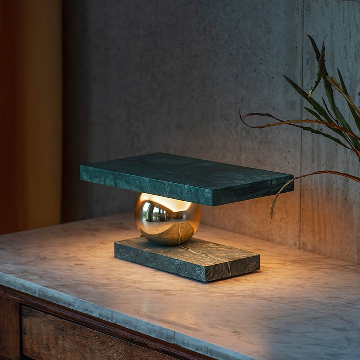 Andrew moderne marmorbordlampe