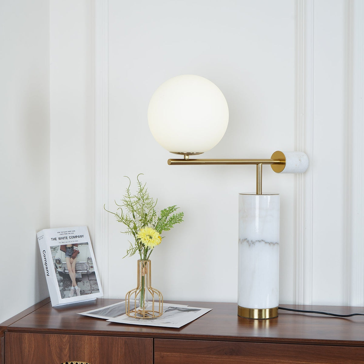 Vathayre minimalistisk bordlampe i marmor