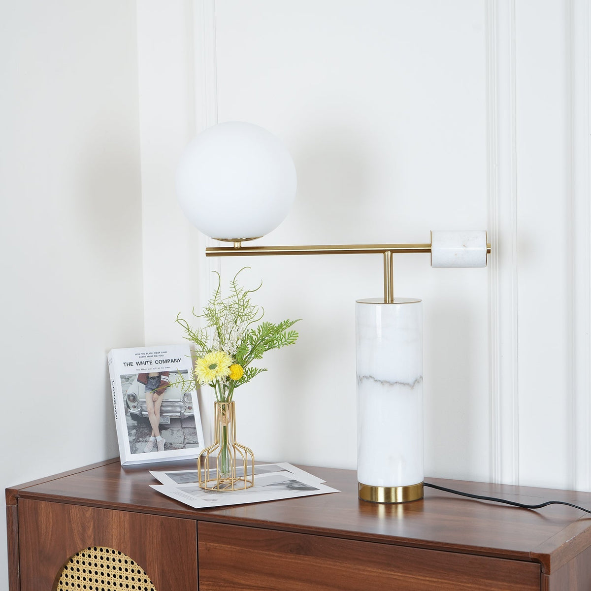 Vathayre minimalistisk bordlampe i marmor