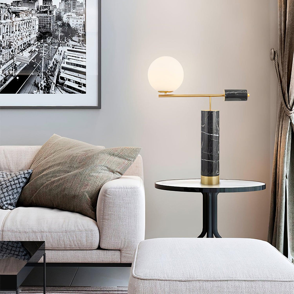 Vathayre minimalistisk bordlampe i marmor