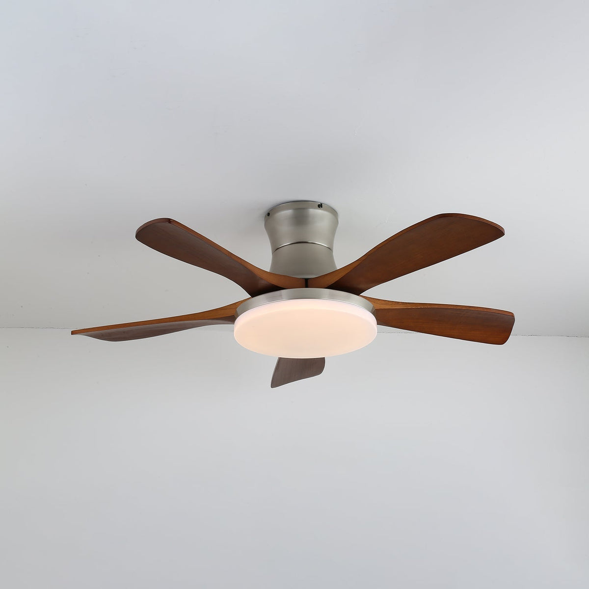Brevo takfläkt med lampa och träblad