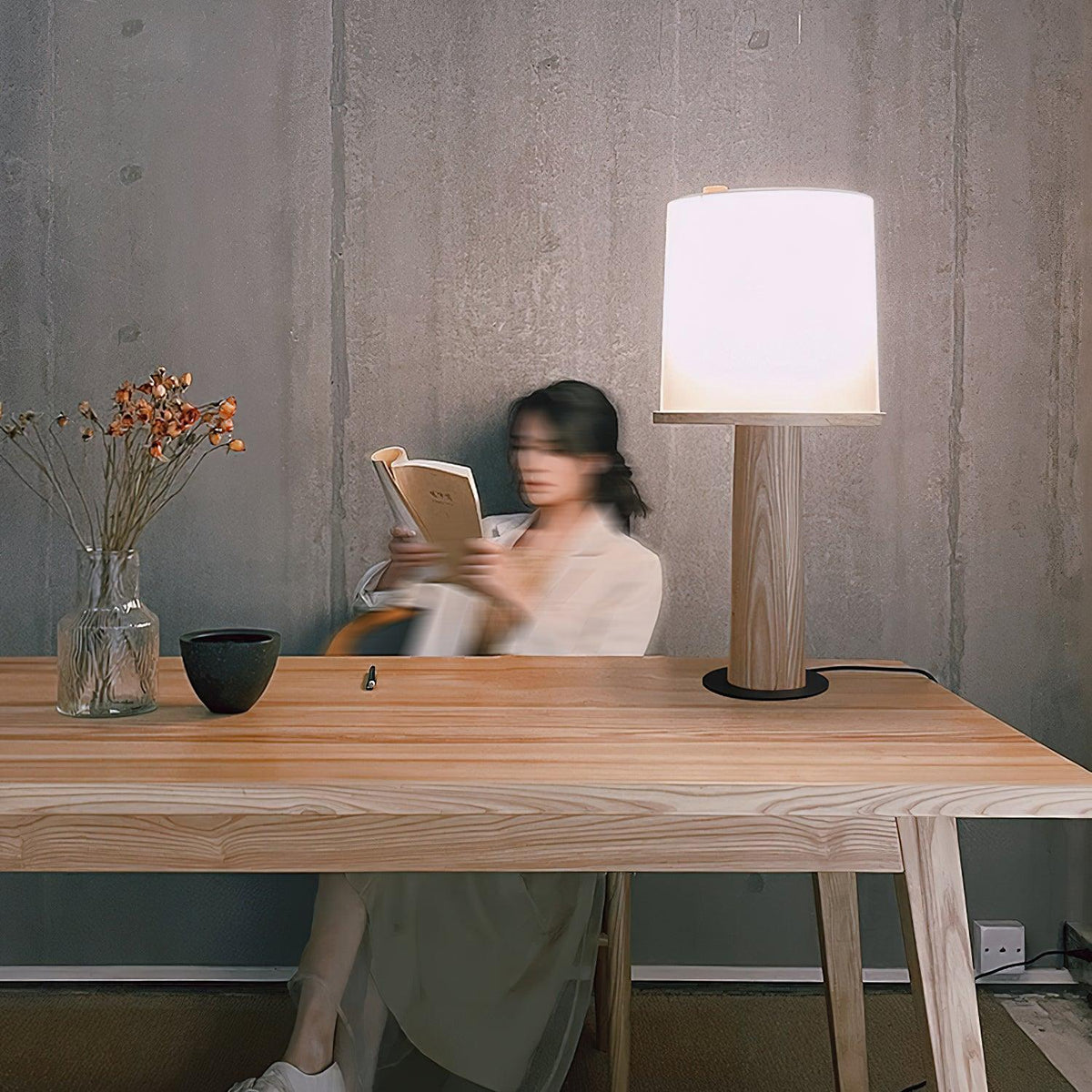 Jennifer modern bordslampa i trä