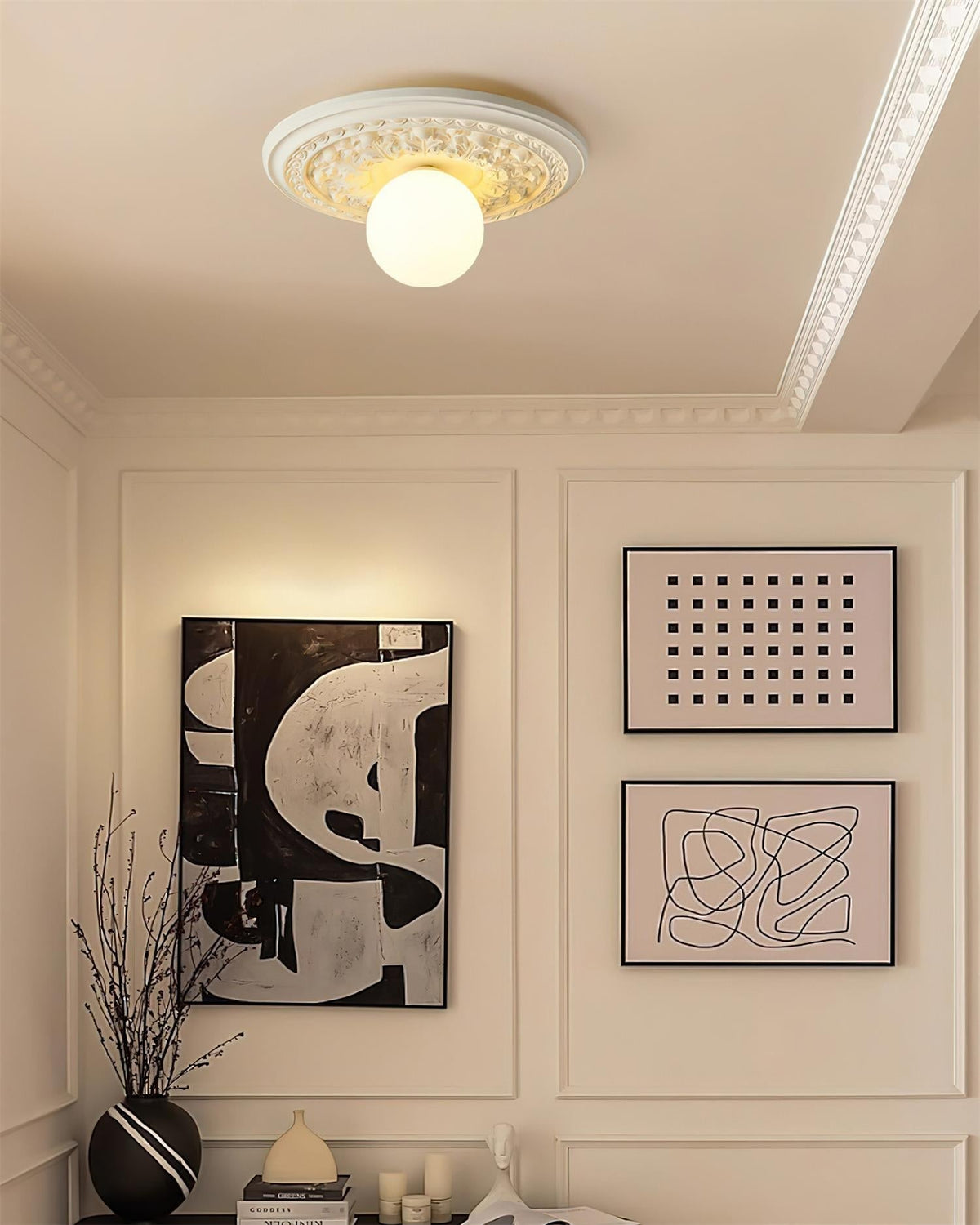 Elya vintage-taklampa med snidad design och globformad skärm