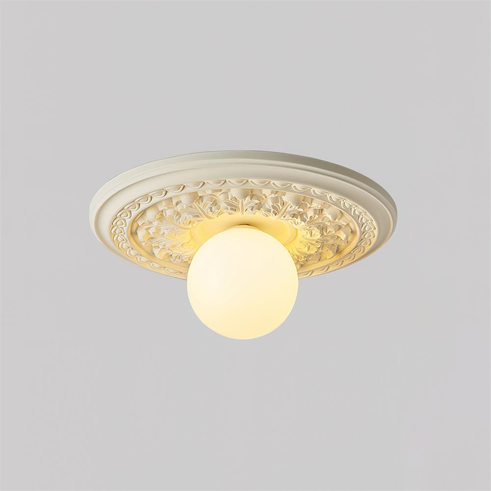Elya vintage-taklampa med snidad design och globformad skärm