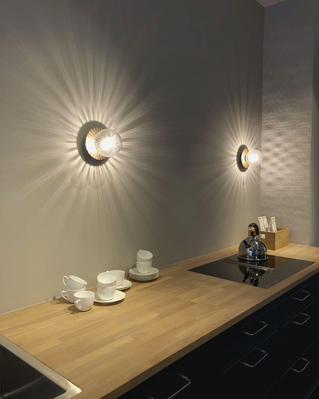 Candeeiro de parede minimalista Nifte em forma de disco e globo