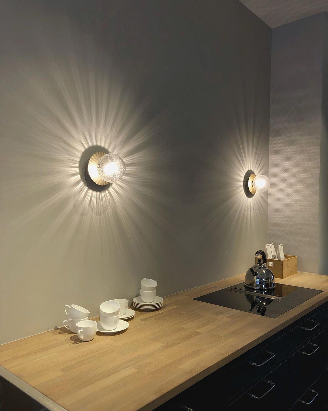 Candeeiro de parede minimalista Nifte em forma de disco e globo