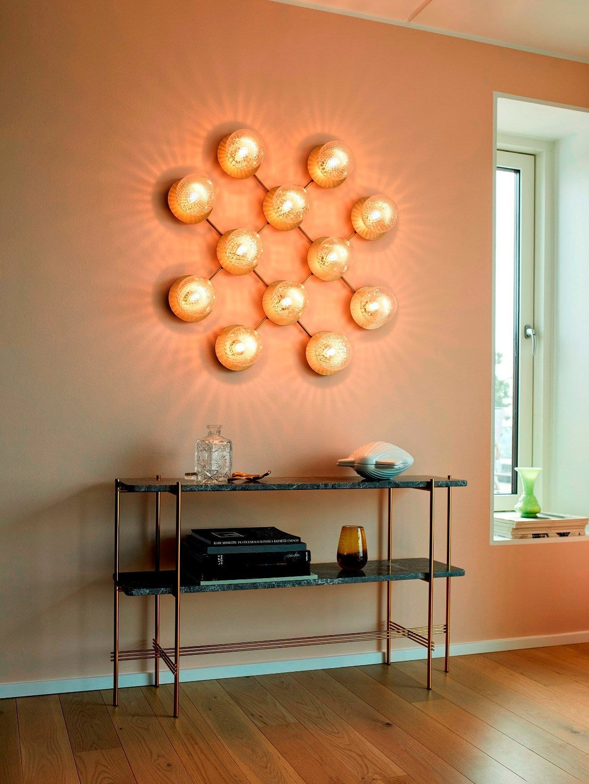 Candeeiro de parede minimalista Nifte em forma de disco e globo