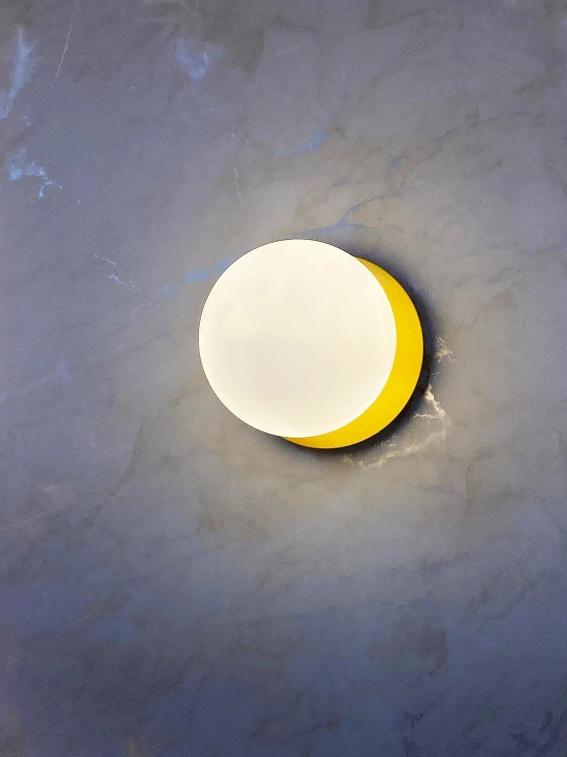 Candeeiro de parede minimalista Nifte em forma de disco e globo