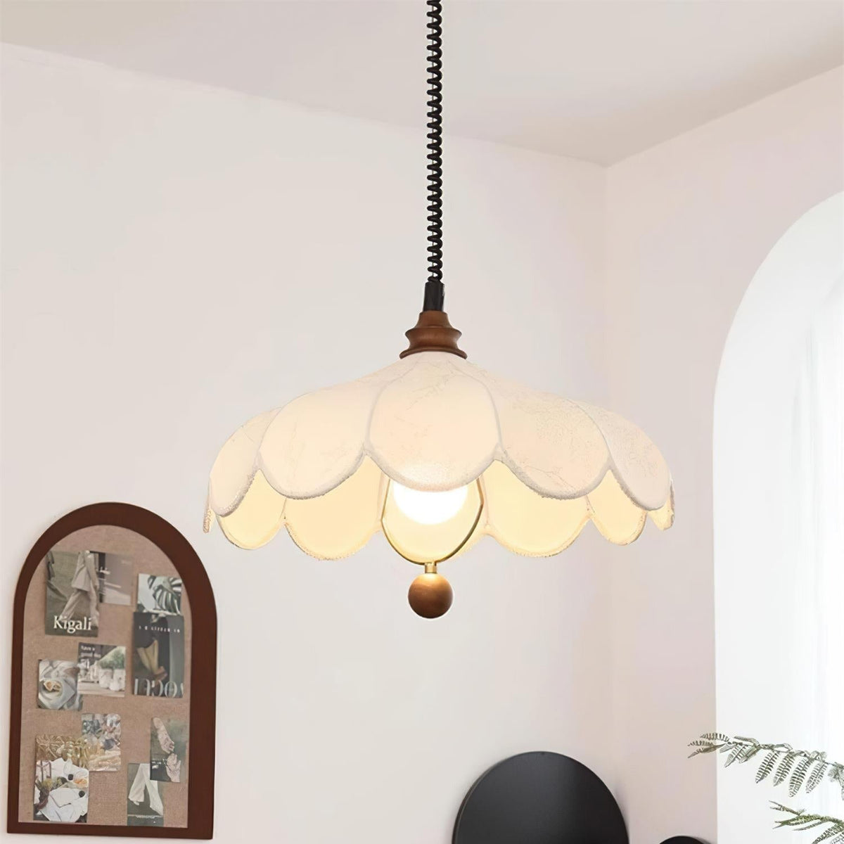 Hana vintagependellampe med blomstermotiv