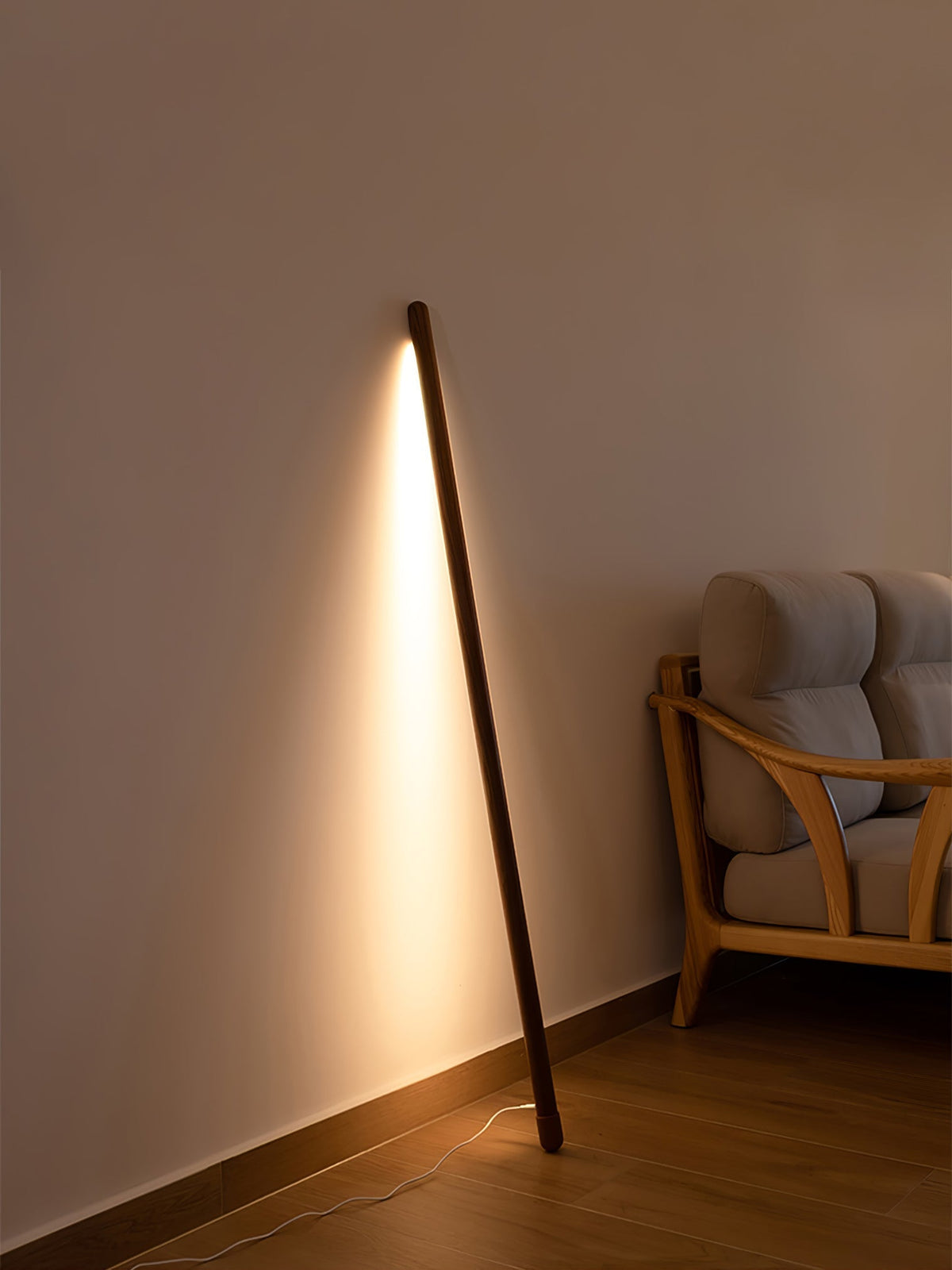 Echo modern linjär golvlampa i trä