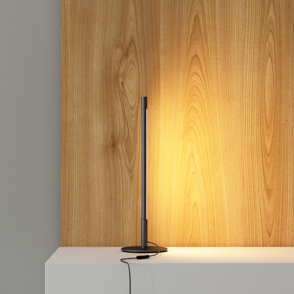 Riven minimalistisk bordslampa