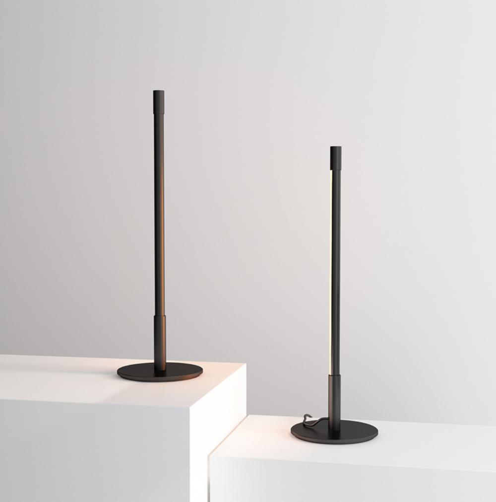 Riven minimalistisk bordslampa
