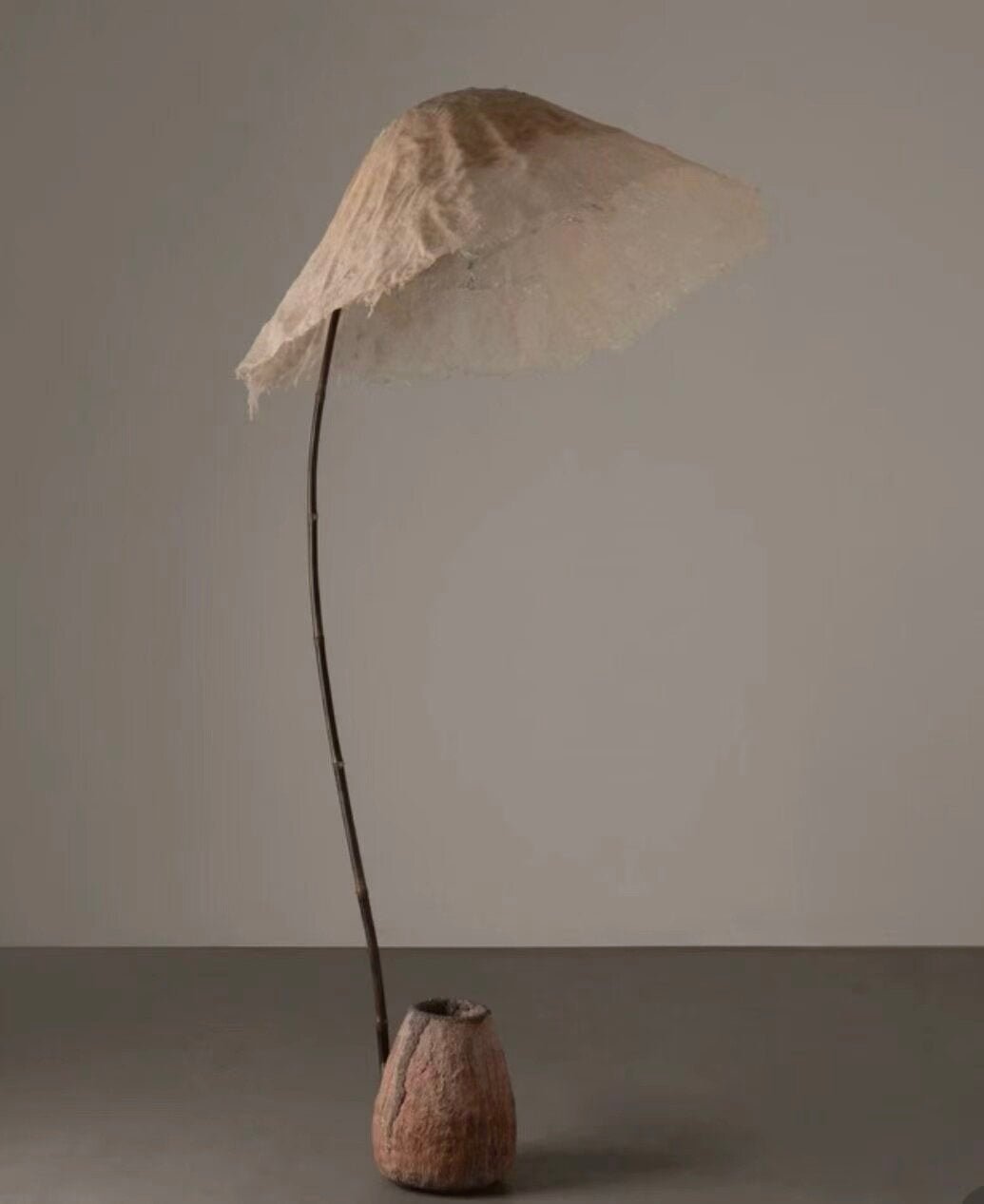 Verdelia-gulvlampe med linnedskærm