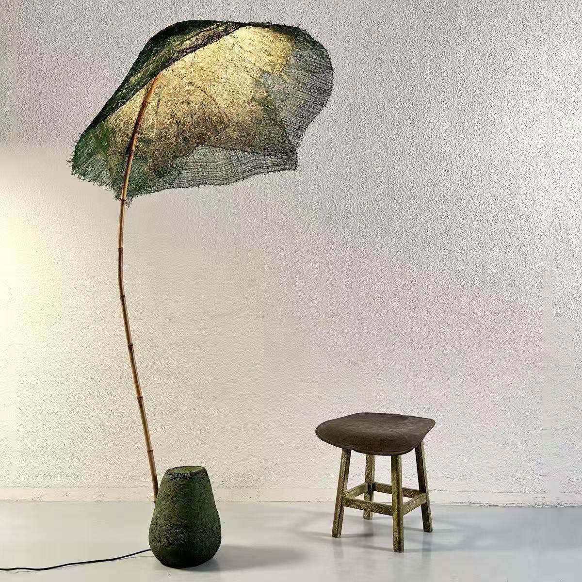 Verdelia-gulvlampe med linnedskærm