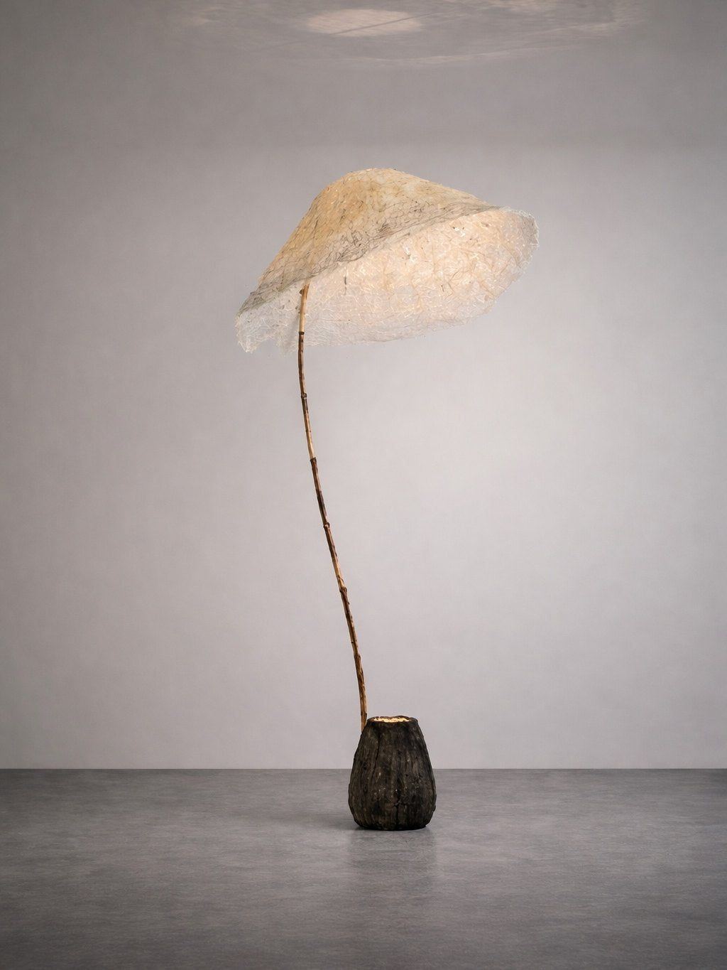 Verdelia-gulvlampe med linnedskærm