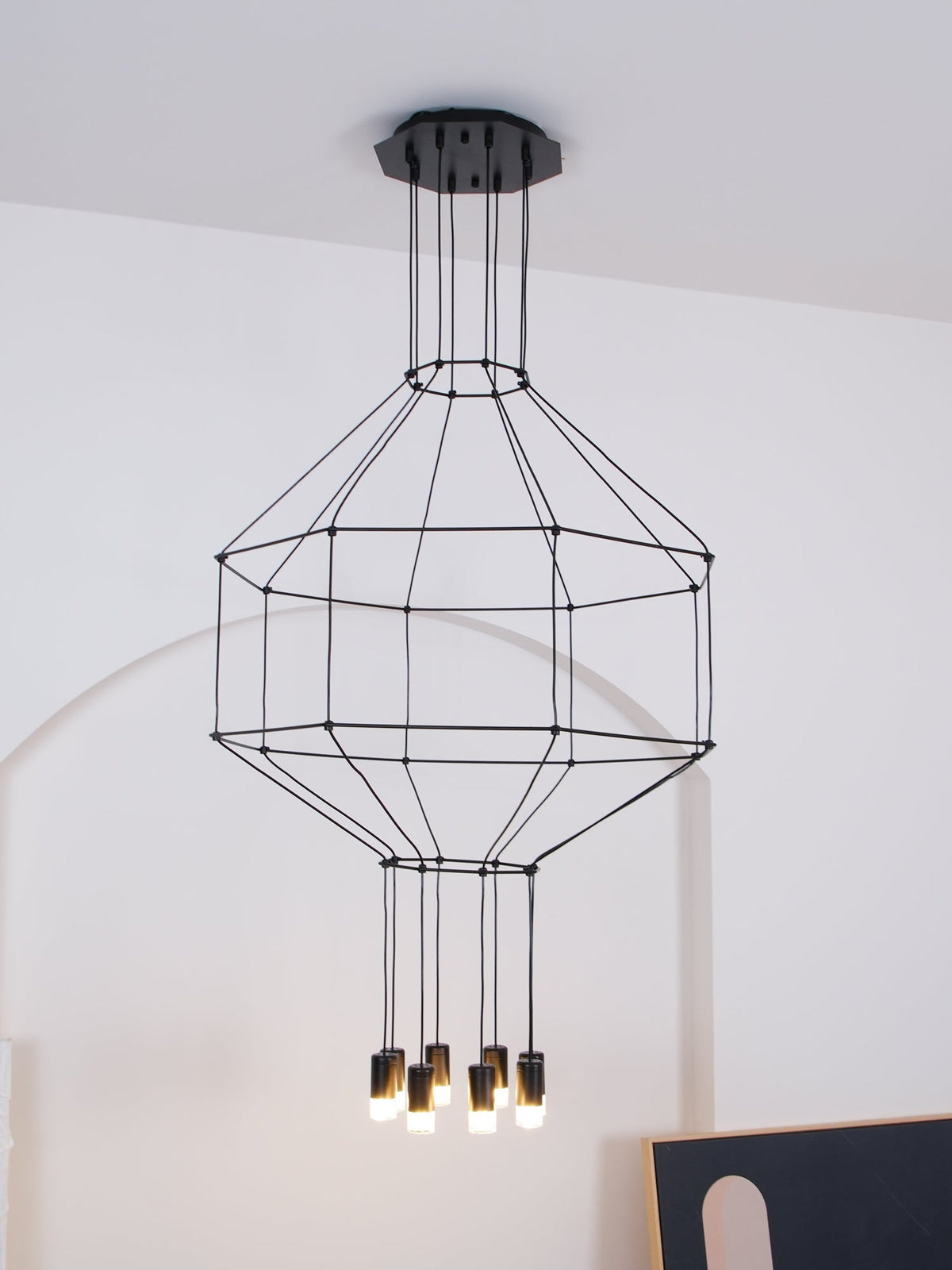 Candeeiro de teto Tevenq com linhas, estrutura de arame preta e LED