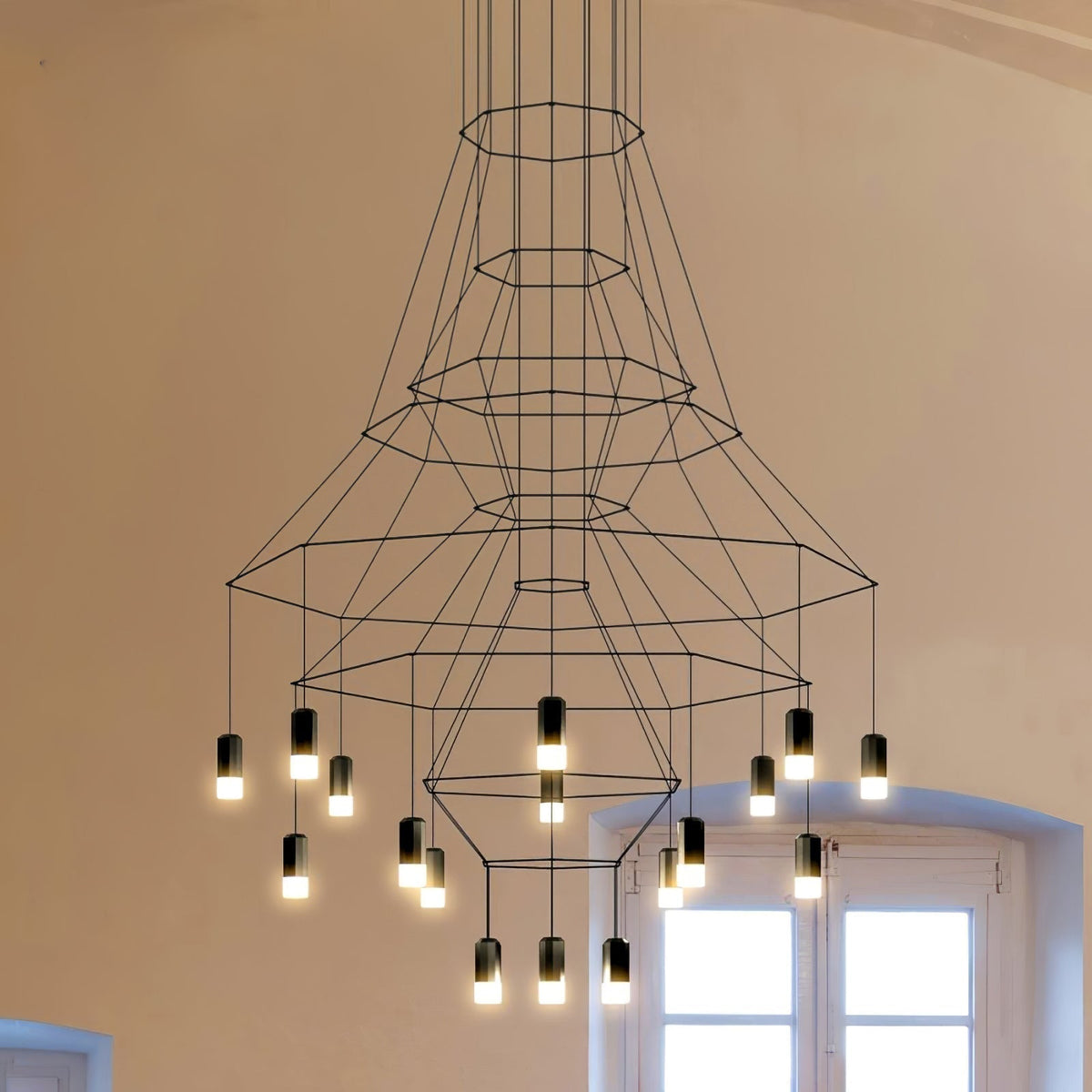 Candeeiro de teto Tevenq com linhas, estrutura de arame preta e LED