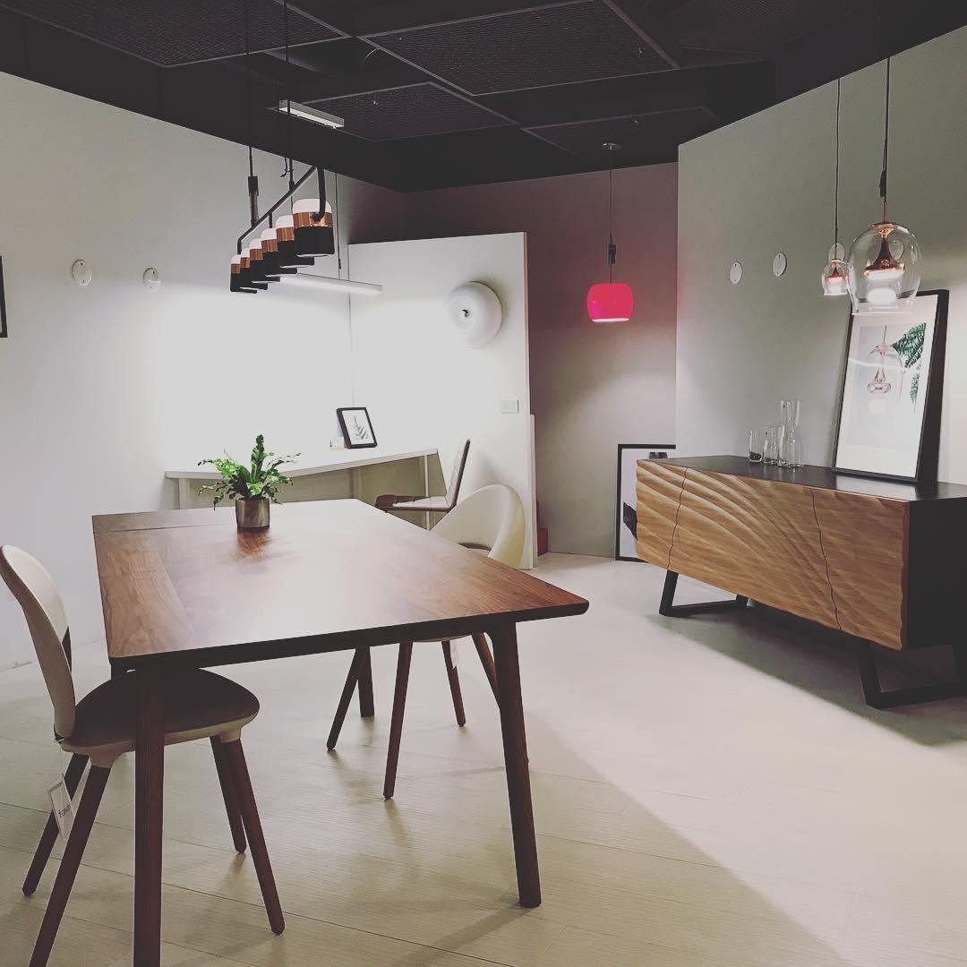 Lirael justerbar glaspendellampa med mässing