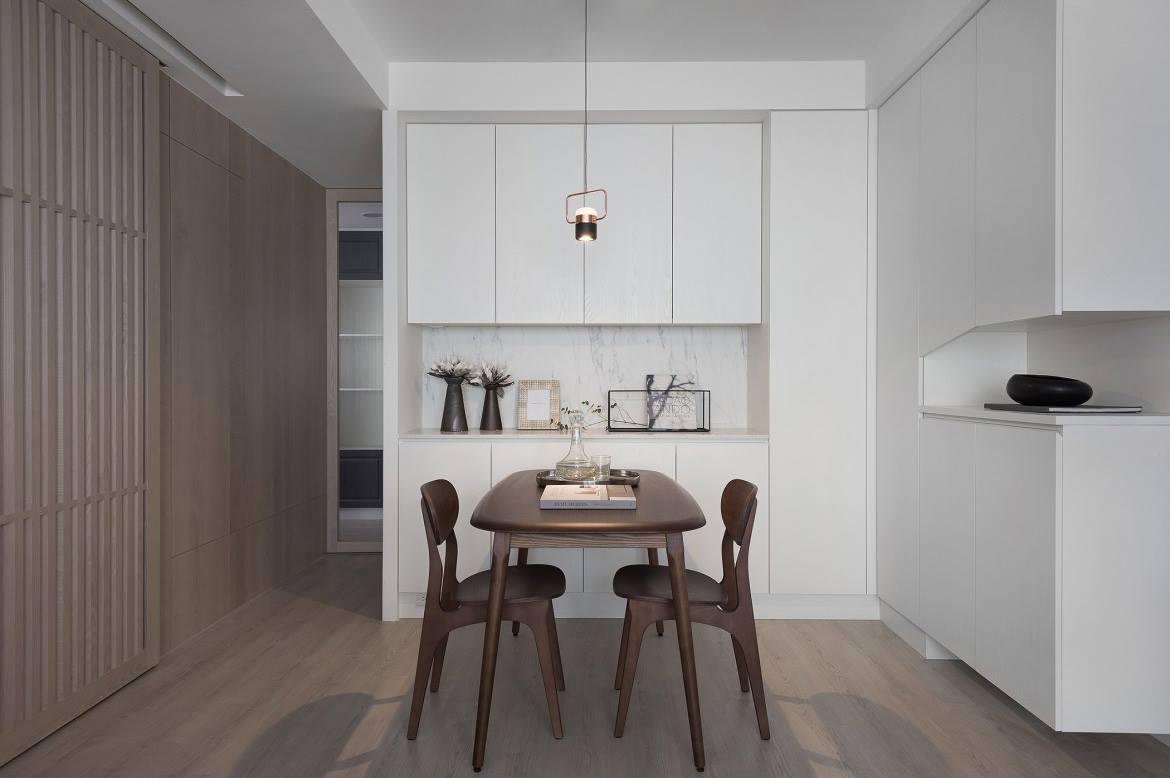 Lirael justerbar glaspendellampa med mässing