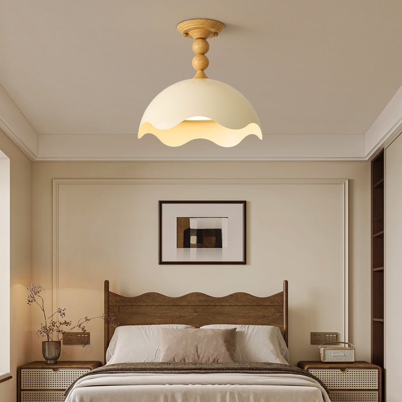Candeeiro de teto Noriraine com recortes em vieira