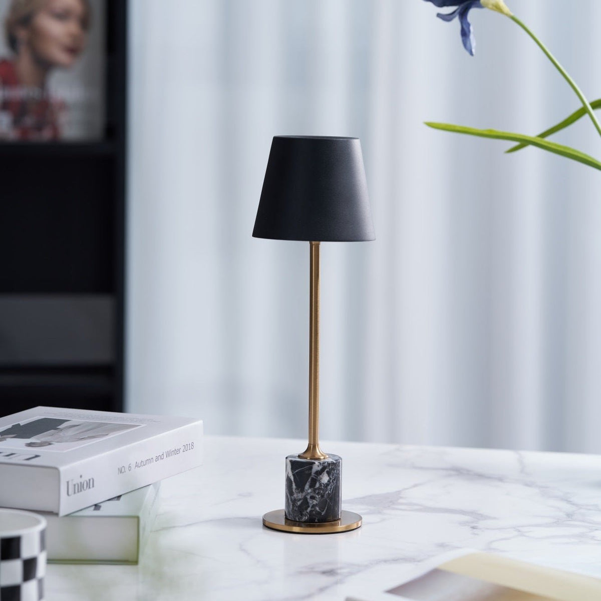 Pennyn minimalistinen pöytälamppu